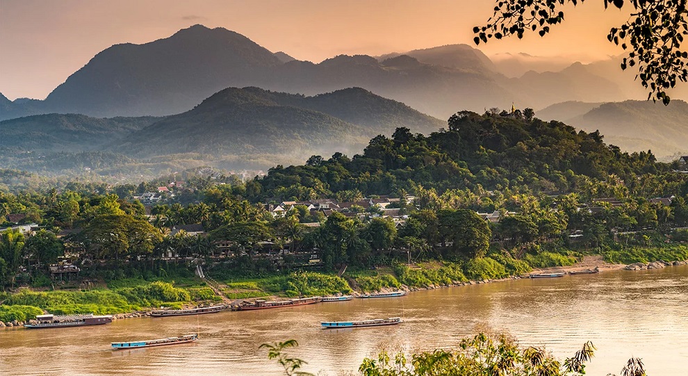 5-slide-laos-mekong-river-hills-boats-luang-prabang-pano