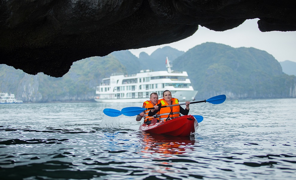era-cruise-kayaking