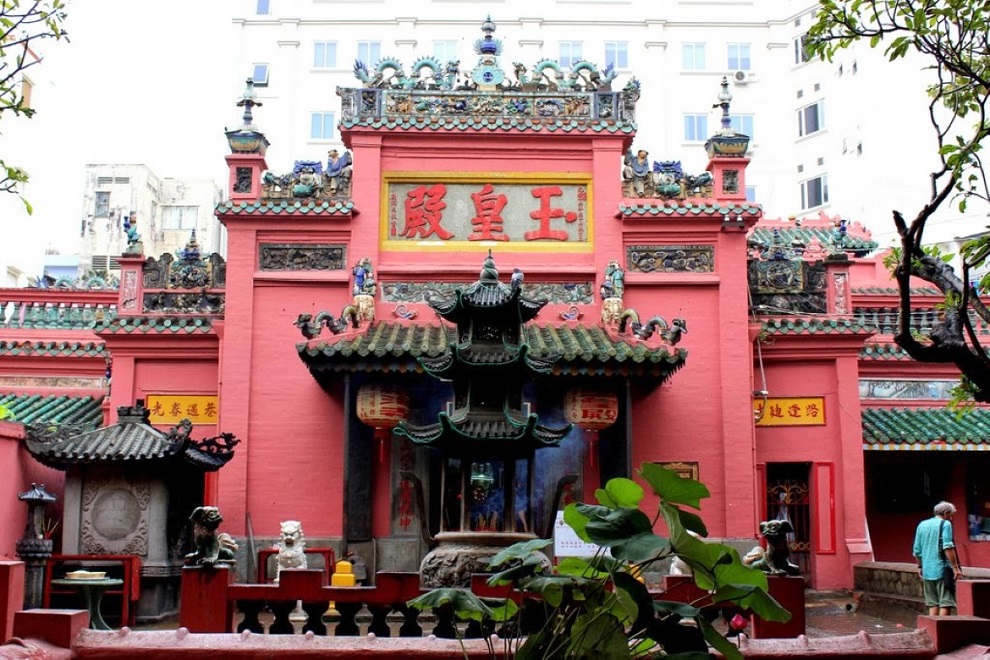 Jade-Emperor-Pagoda-Saigon