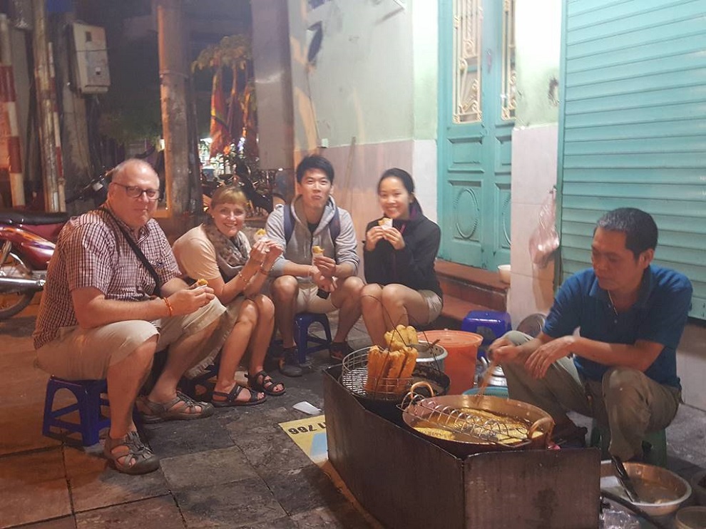 hanoi-street-food-walking-tour-banana-cake